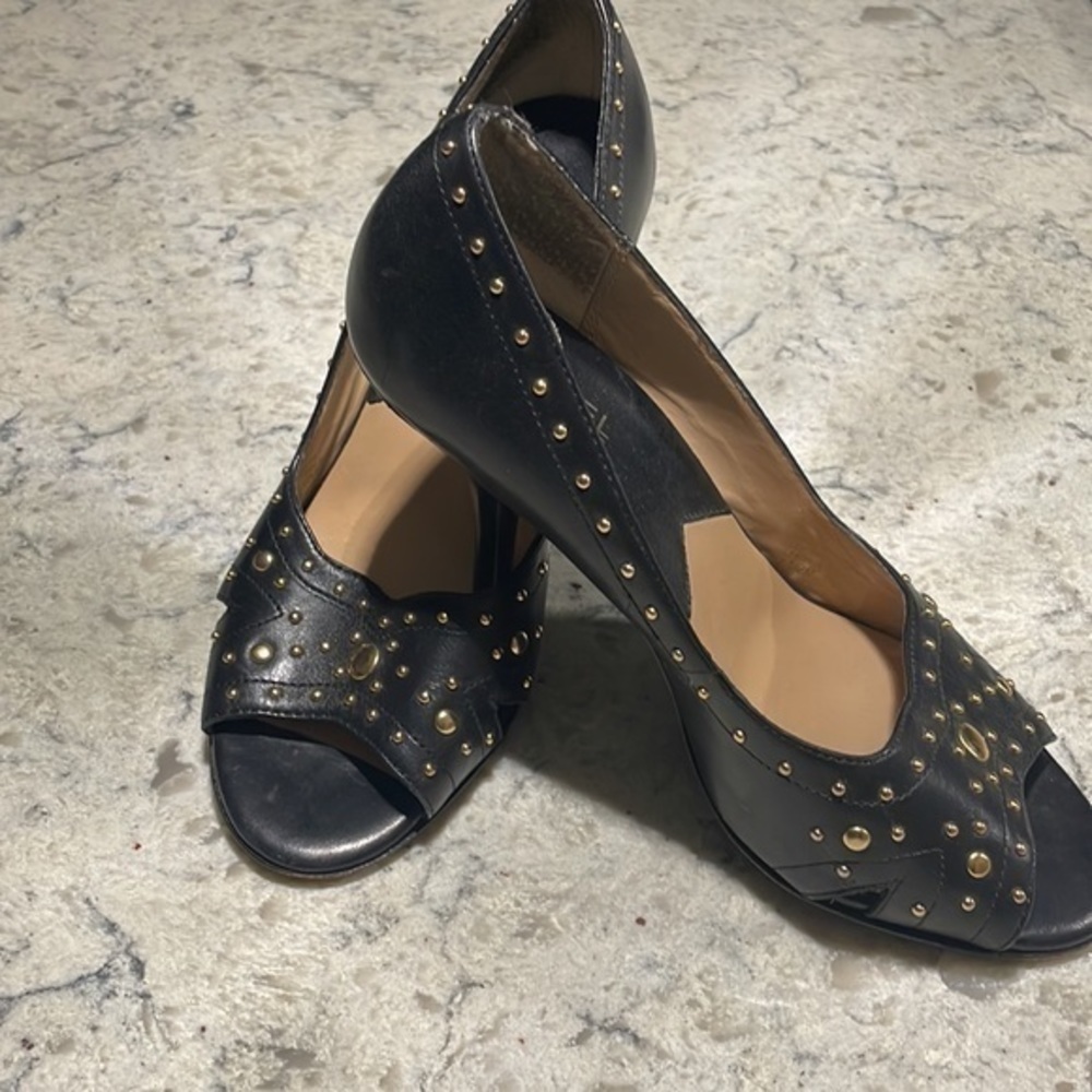 Michael Kors shoes size 7 1/2 black very soft leather with gold studs he… - Picture 2 of 9